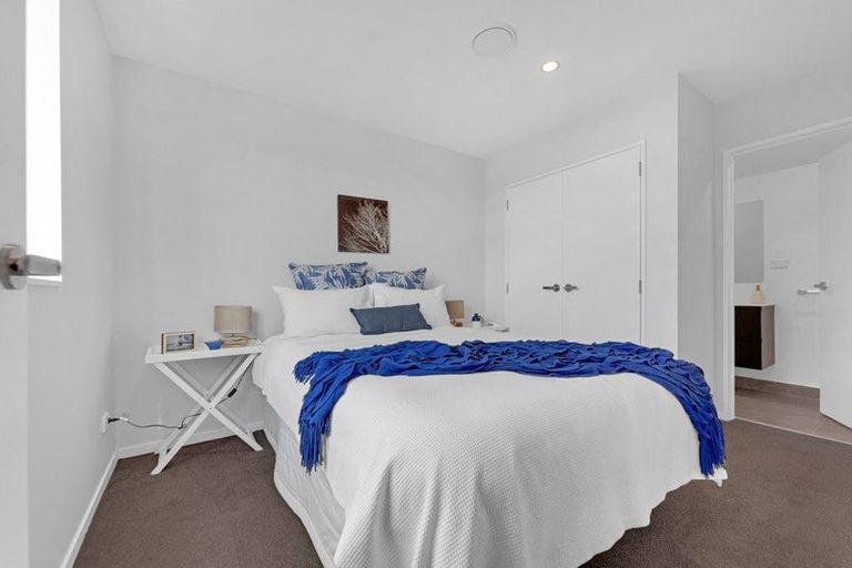 Photo of property in 2/119 Bruce Mclaren Road, Henderson, Auckland, 0612