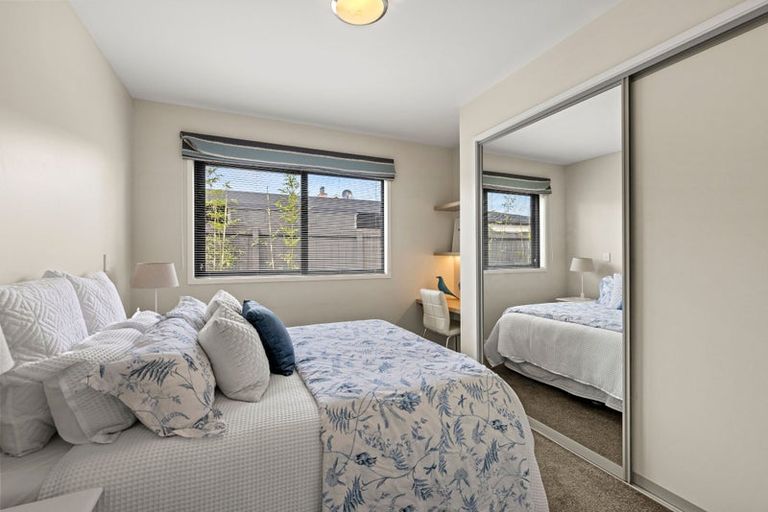 Photo of property in 15 Saint Andrews Square, Strowan, Christchurch, 8052