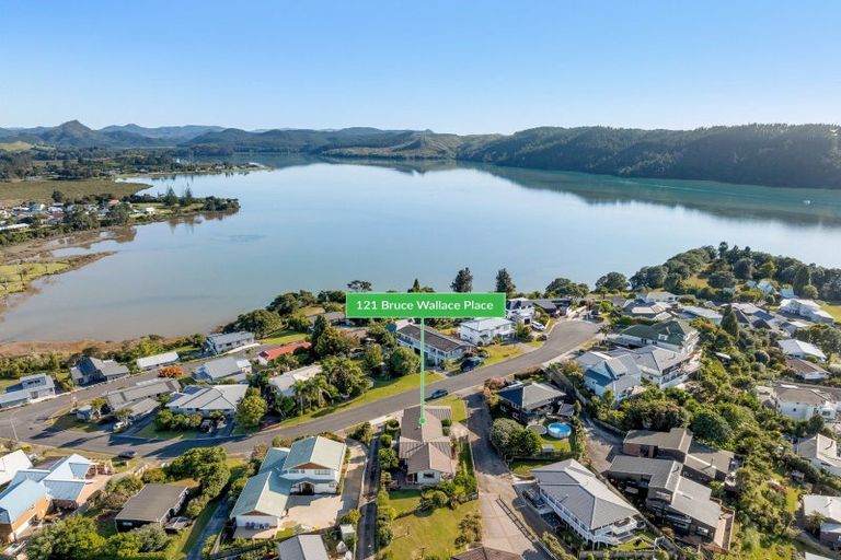 Photo of property in 121 Bruce Wallace Place, Whangamata, 3620