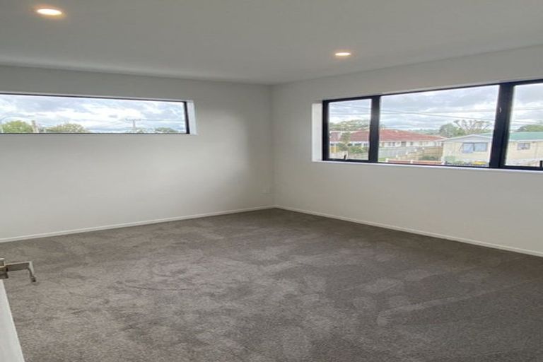 Photo of property in 9a Edwards Avenue, Henderson, Auckland, 0610
