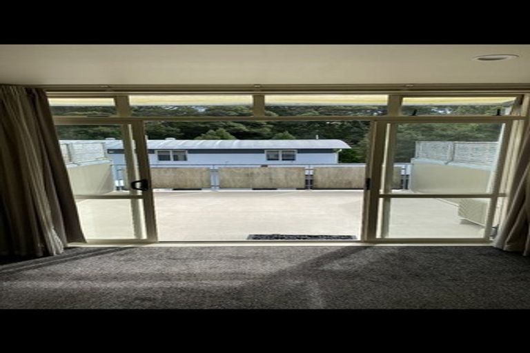 Photo of property in 2f/20 Ian Marwick Place, Birkenhead, Auckland, 0626