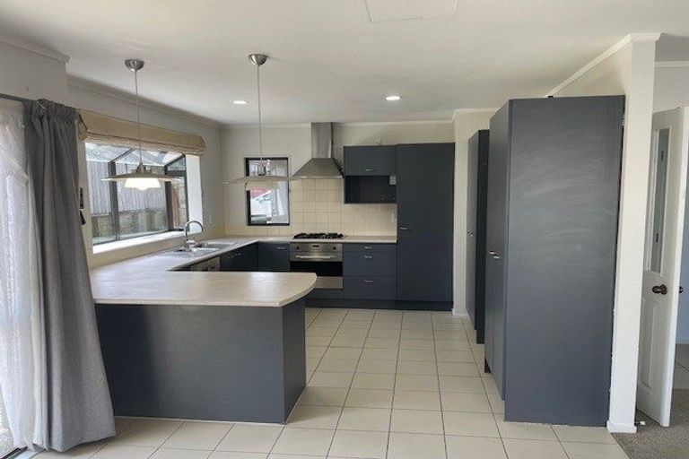 Photo of property in 15 Andover Way, Goodwood Heights, Auckland, 2105
