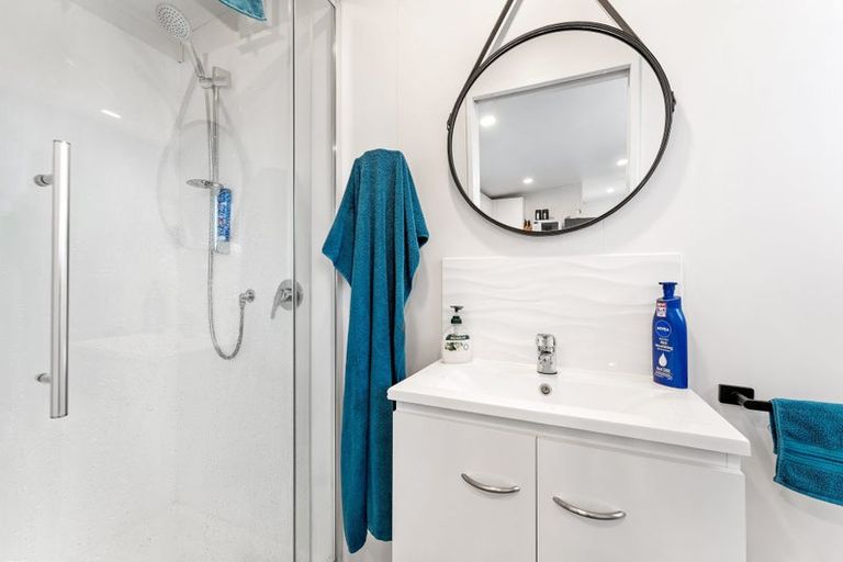 Photo of property in 44 Amorino Drive, Red Beach, 0932