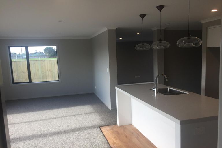 Photo of property in 2 Devon Lane, Carterton, 5713