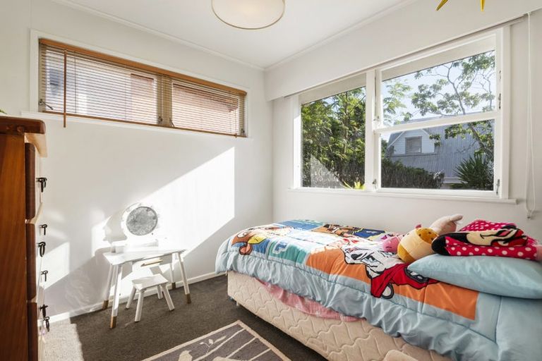 Photo of property in 10 Aplin Place, Birkdale, Auckland, 0626