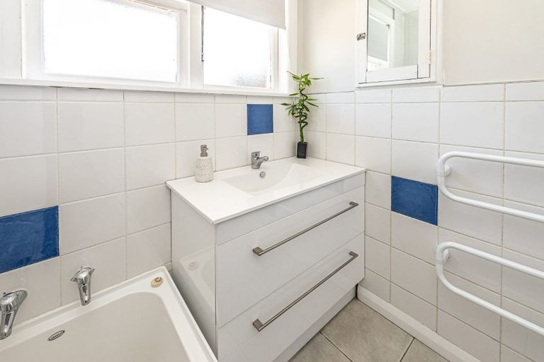 Photo of property in 10 Hadfield Crescent, College Estate, Whanganui, 4500