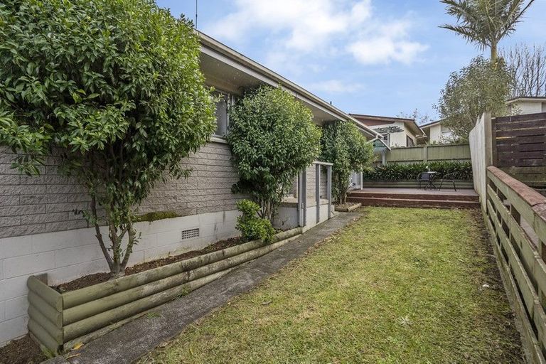 Photo of property in 2/12 Park Estate Road, Rosehill, Papakura, 2113