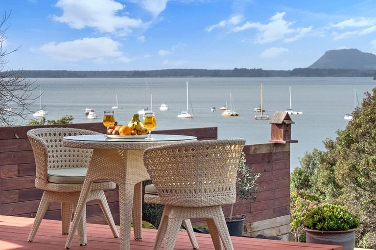 Photo of property in 69 Omokoroa Road, Omokoroa, 3114