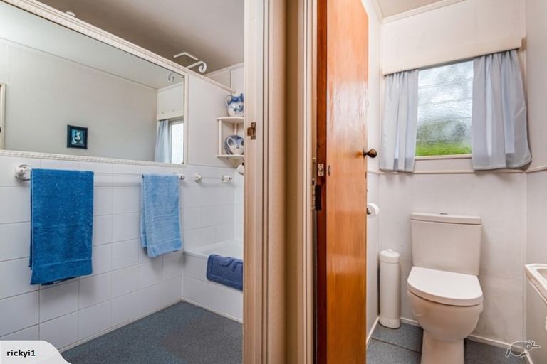 Photo of property in 9 Catalina Crescent, Forrest Hill, Auckland, 0620