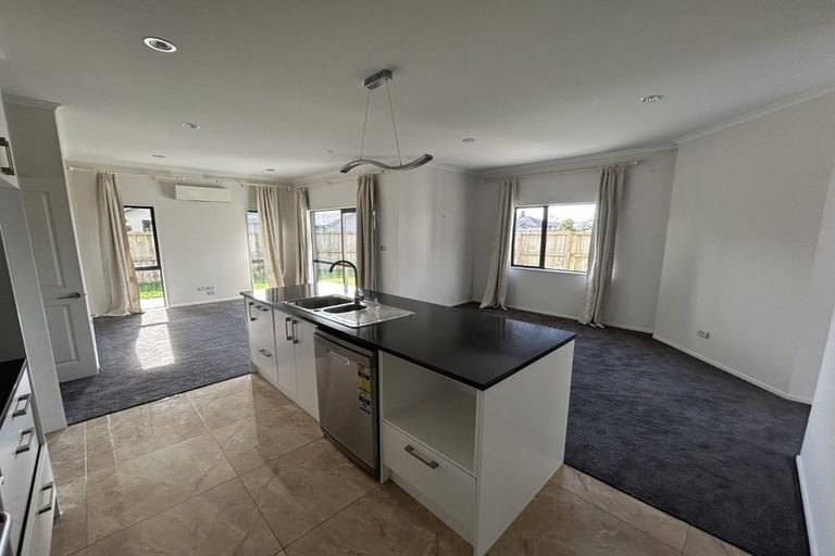 Photo of property in 2 Capricorn Place, Rototuna North, Hamilton, 3210