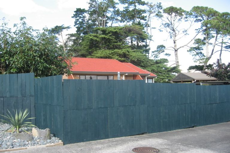 Photo of property in 2/30 De Quincey Terrace, Highland Park, Auckland, 2010