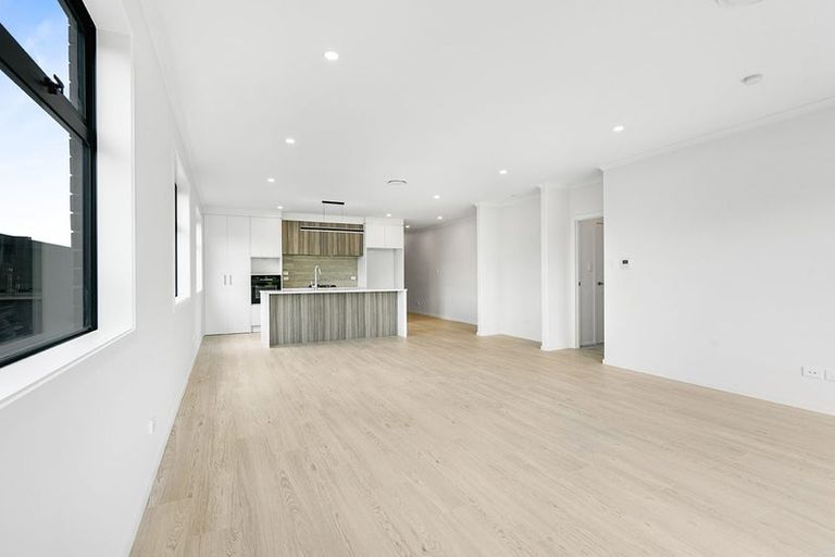 Photo of property in 35 Overton Street, Rototuna North, 3210