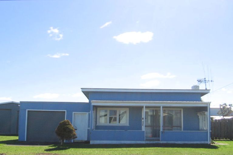 Photo of property in 21 Pratt Avenue, Foxton Beach, Foxton, 4815