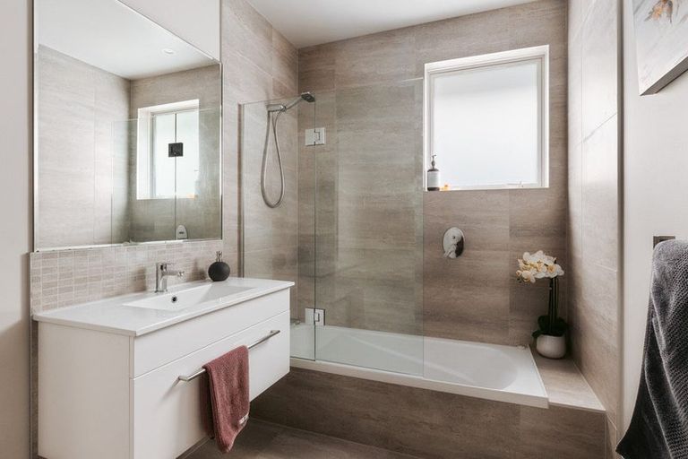 Photo of property in 30 Broadwater Close, Pyes Pa, Tauranga, 3112