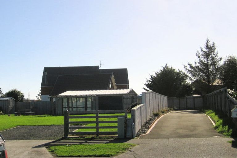 Photo of property in 5 Tobys Way, Waikanae Beach, Waikanae, 5036