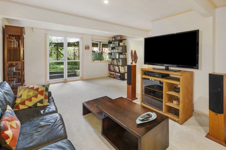 Photo of property in 5 Alexandra Road, Roseneath, Wellington, 6021