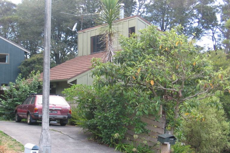Photo of property in 2/14 Caram Place, Birkenhead, Auckland, 0626
