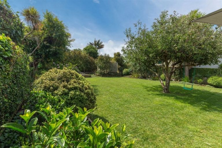 Photo of property in 17 Fowler Street, Northcote, Auckland, 0627