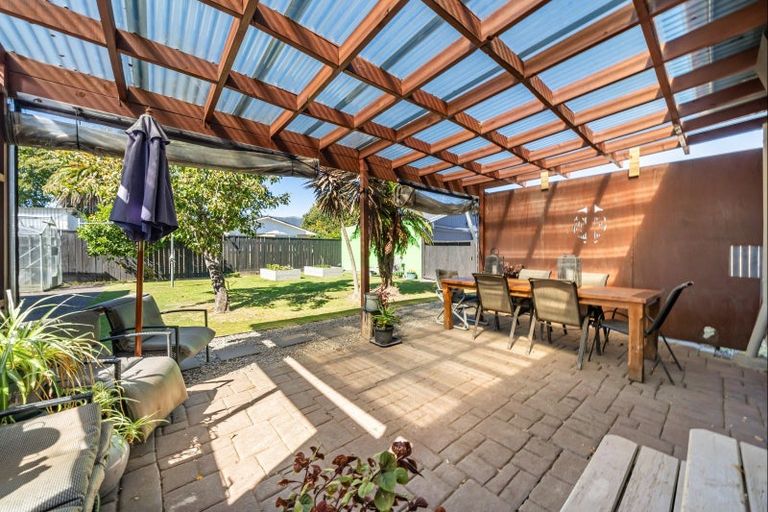 Photo of property in 18 Akron Grove, Totara Park, Upper Hutt, 5018