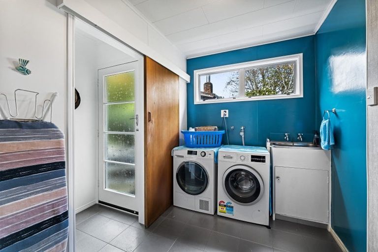 Photo of property in 21 Ambury Place, Merrilands, New Plymouth, 4312