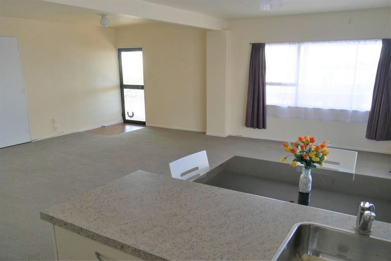 Photo of property in 16 Orewa Heights Crescent, Orewa, 0931