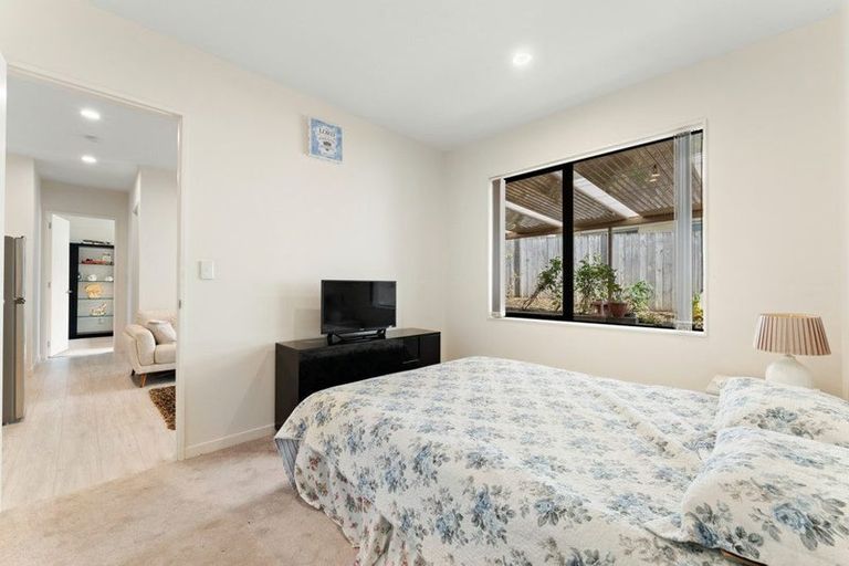 Photo of property in 24 Mettam Drive, Swanson, Auckland, 0614