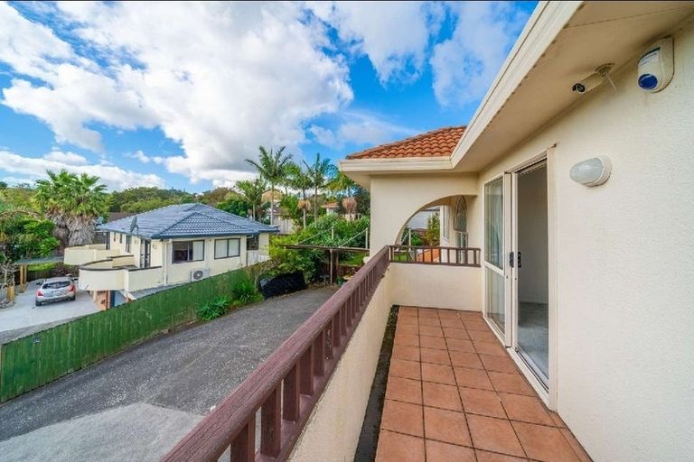 Photo of property in 12 De Havilland Drive, Goodwood Heights, Auckland, 2105