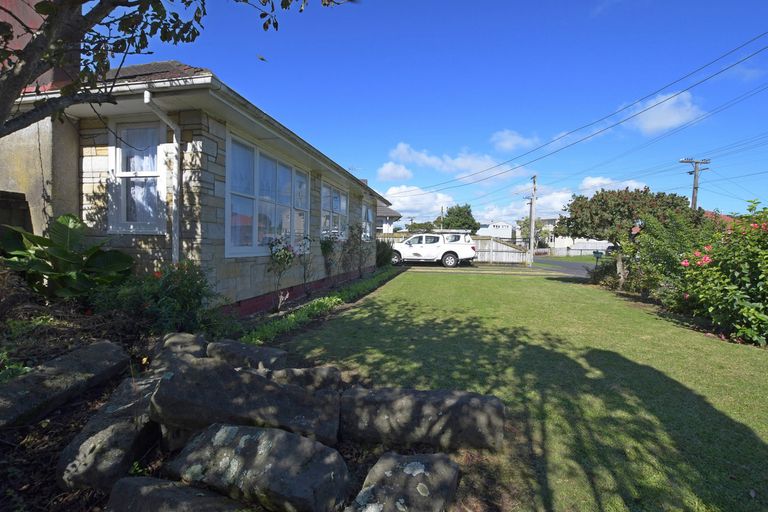 Photo of property in 12 Sandbrook Avenue, Otara, Auckland, 2023