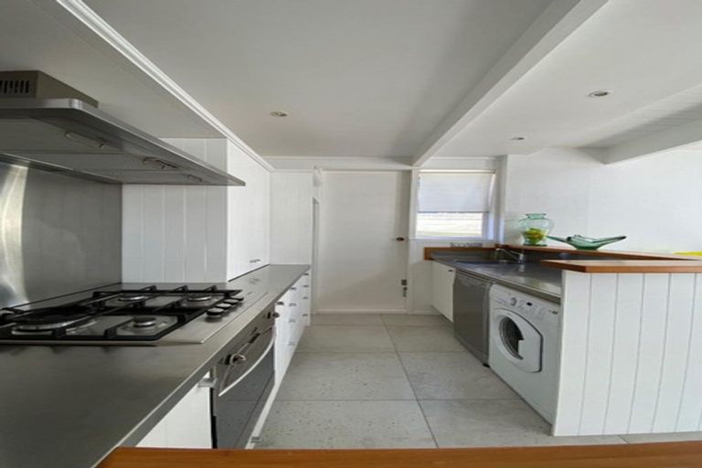 Photo of property in 3/252 Hurstmere Road, Takapuna, Auckland, 0622