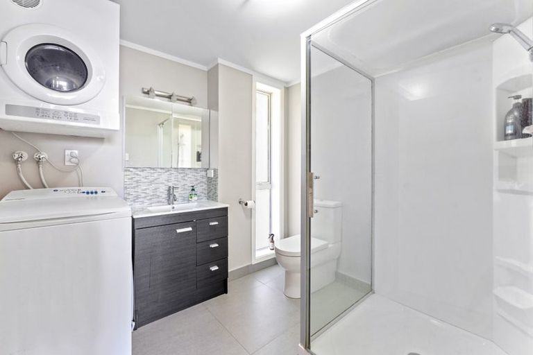 Photo of property in 21 Seon Place, Birkdale, Auckland, 0626