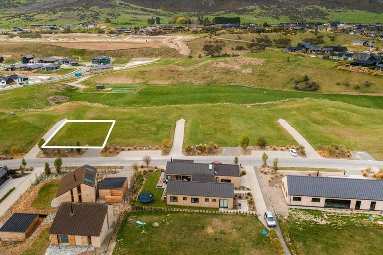 Photo of property in 32 Cunninghams Drive, Jacks Point, Queenstown, 9371