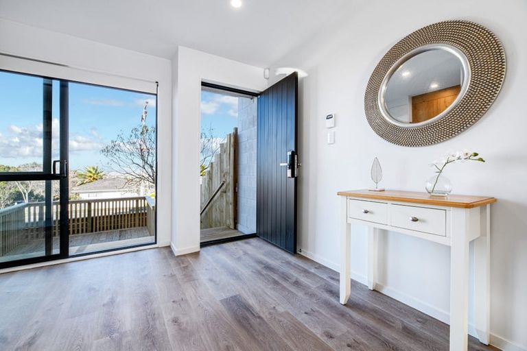 Photo of property in 4b Hepburn Road, Glendene, Auckland, 0602