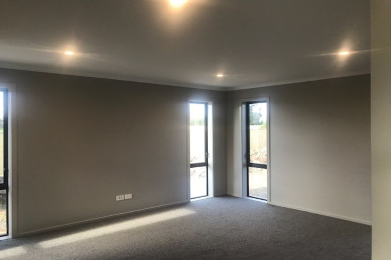 Photo of property in 2 Devon Lane, Carterton, 5713