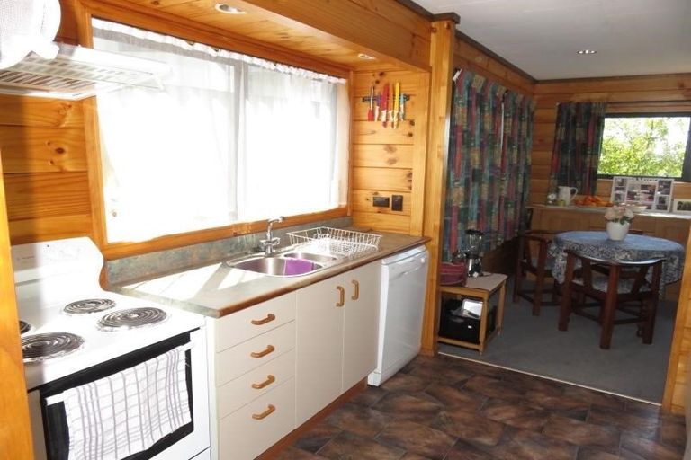 Photo of property in 4 Chastudon Place, Tawa, Wellington, 5028