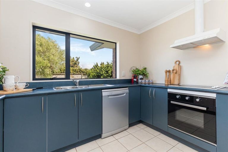Photo of property in 11 Lieshout Way, Pukekohe, 2120