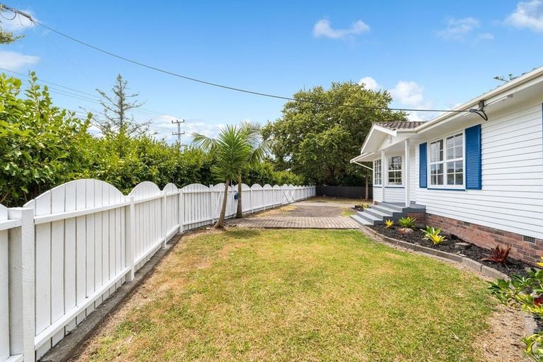 Photo of property in 402 West Coast Road, Glen Eden, Auckland, 0602