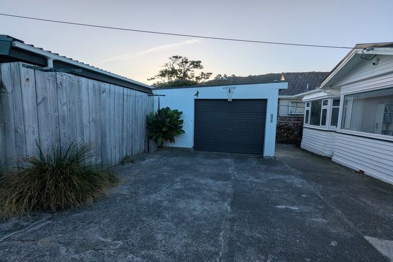 Photo of property in 80a Lyall Parade, Lyall Bay, Wellington, 6022