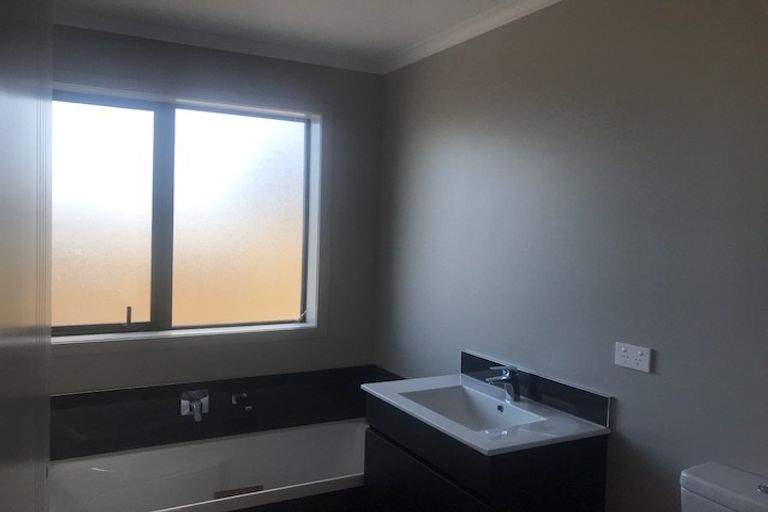 Photo of property in 2 Devon Lane, Carterton, 5713