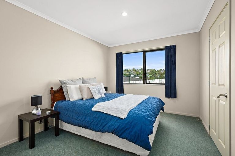 Photo of property in 25 Killygordon Place, Massey, Auckland, 0614