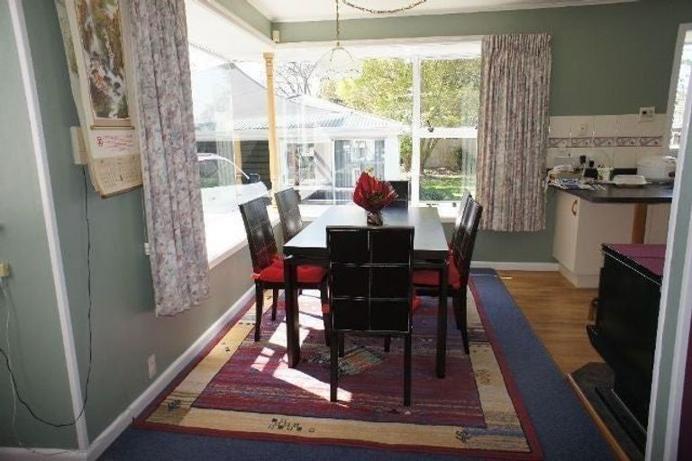 Photo of property in 12 Oakdale Street, Avonhead, Christchurch, 8042