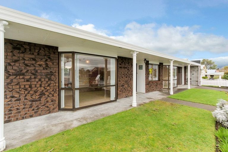 Photo of property in 19 Paynters Avenue, Strandon, New Plymouth, 4312