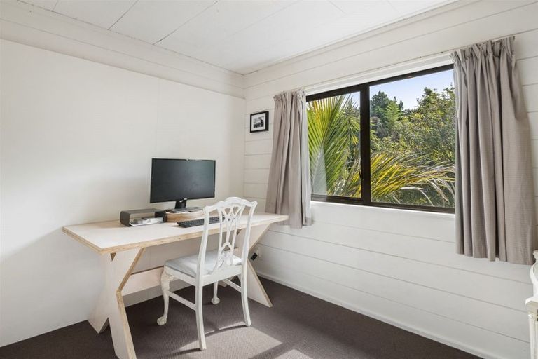 Photo of property in 2/71 Saddleback Rise, Murrays Bay, Auckland, 0630