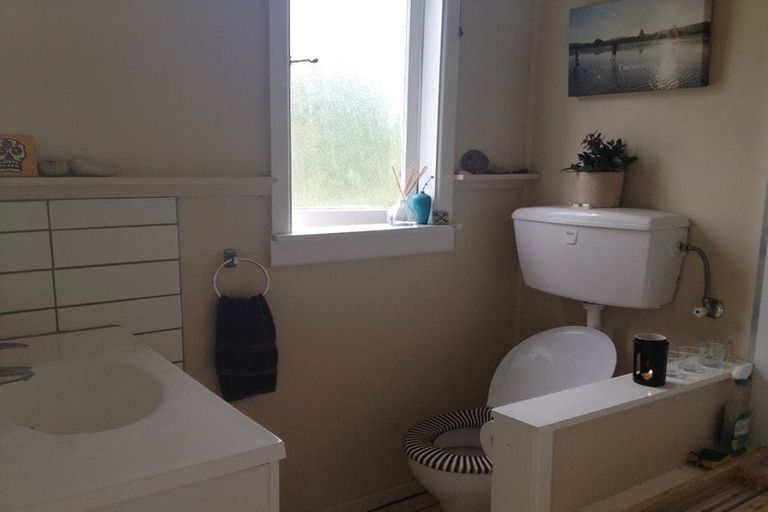 Photo of property in 14 Atkinson Road, Titirangi, Auckland, 0604