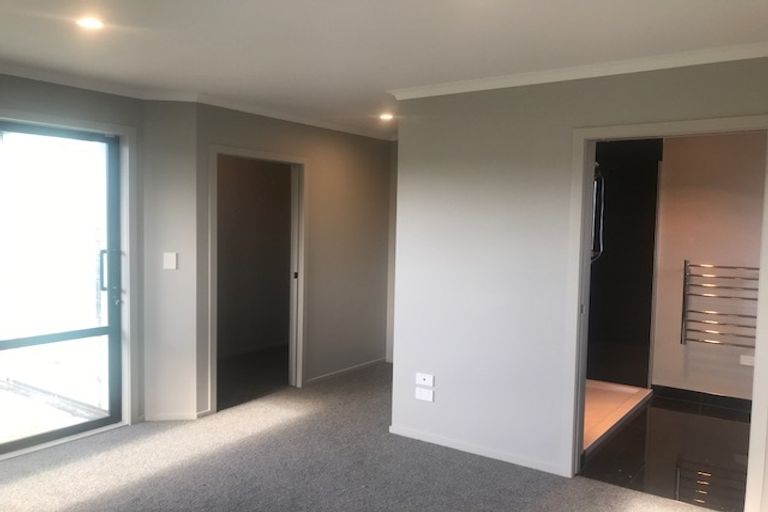 Photo of property in 2 Devon Lane, Carterton, 5713