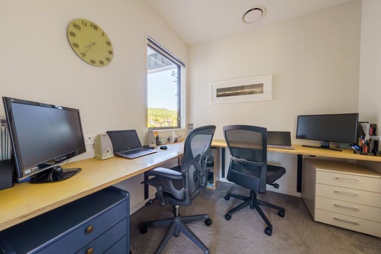 Photo of property in 10 Avalanche Place, Wanaka, 9305