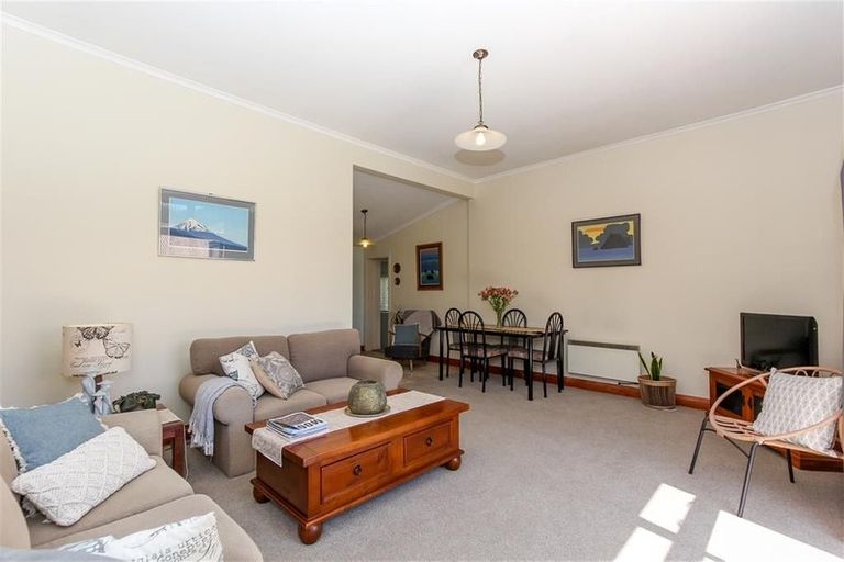 Photo of property in 24 Bracken Street, New Plymouth, 4310