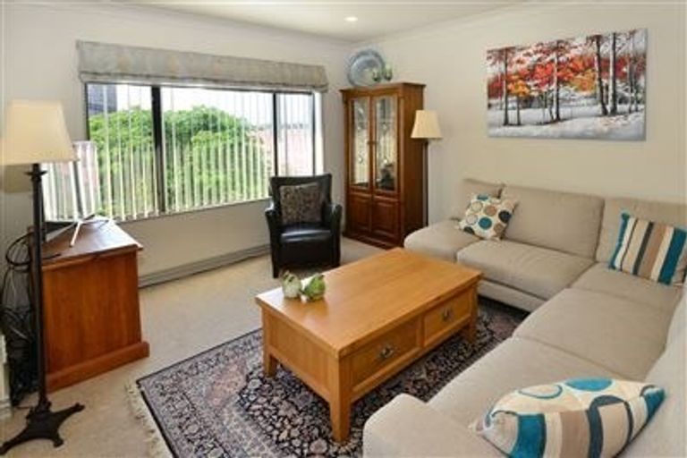 Photo of property in 31 Chesterfield Way, Orewa, 0931