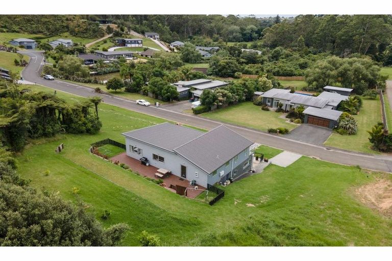 Photo of property in 8 Mandeno Drive, Kerikeri, 0230