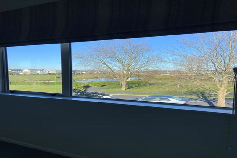 Photo of property in 1 Pickaberry Avenue, Karaka, Papakura, 2113