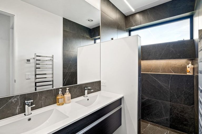 Photo of property in 25 Forest Heights, Wanaka, 9305